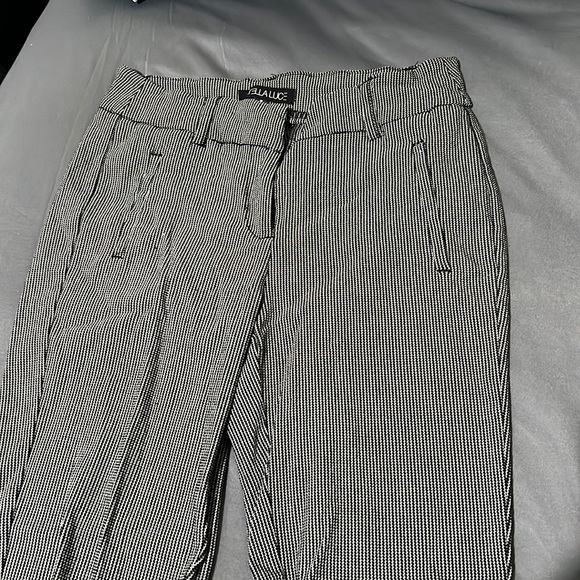 Cute work pants - Picture 1 of 3
